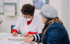 В Пинюг привезли нового фельдшера