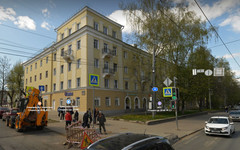 В центре Кирова в многоквартирном доме обрушился потолок