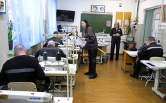 За решеткой, но с иголкой: в кировской колонии выбрали лучшего швейного мастера