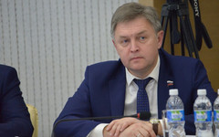 Председатель Заксобрания Кировской области предупредил о мошенниках, пишущих от его имени