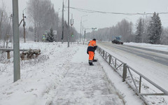 Снег на дорогах Кировской области убирали более 200 единиц техники