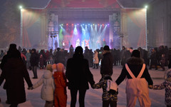 Открытие новогоднего переезда и весёлые снеговики: программы новогодней ночи в Лянгасово, Нововятске и Радужном