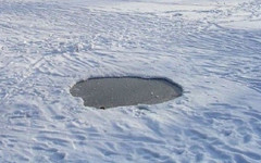 Кировчанка во время прогулки провалилась под лёд