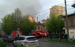 На улице Орловской снова горит «китайский домик» (фото)