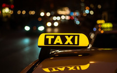 Когда выгоднее заказать такси в новогоднюю ночь?