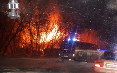 У нового моста сгорел жилой дом: три человека погибли