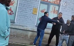 В Кирове на улице Сурикова произошла драка
