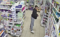 В Кирове разыскивают вора, укравшего товары из магазина на Энтузиастов