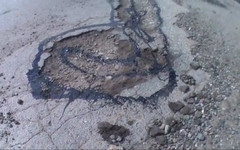 ДДХ не будет платить подрядчику за ужасный ямочный ремонт в Дороничах (видео)