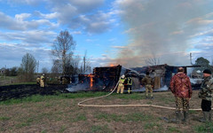 В деревне Московской сгорел дом, есть пострадавшая