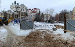В Кирове строители мешают жильцам добираться до дома