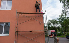 В Лянгасово устраняют недочёты в новом доме для переселенцев