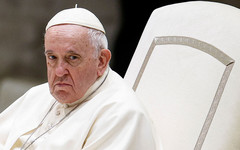 У папы Римского обнаружили воспаление лёгких