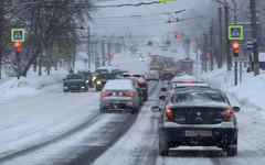 В Кирове на борьбу со снегопадом бросили почти 150 машин и более сотни рабочих