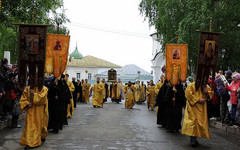 Итоги дня 12 мая: введение масочного режима и уменьшение числа паломников в Великорецком крестном ходе