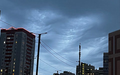 Над Котельничем наблюдали необычное кучево-дождевое облако с вымяобразными формами