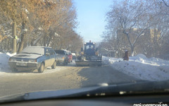 Несмотря на весну, дорожники работают в зимнем режиме