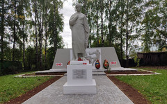 В поселке Мирном открыли Аллею Памяти