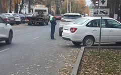 В Кирове эвакуируют машины, мешающие троллейбусам