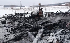 В Сунском районе в хозпостройке сгорела женщина