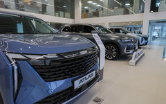 Рынок автокредитов в России упал почти вдвое