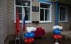 В школе деревни Первые Бобровы открыли мемориальную доску