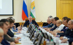 Александр Соколов начал совещание правительства с минуты молчания