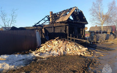 В Омутнинске 9-летний мальчик, играя с огнём, спалил дом