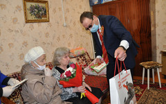 Кировские ветераны получили подарки к юбилею Победы
