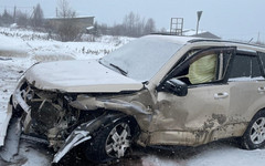 Два человека пострадали при столкновении двух иномарок в Омутнинском районе