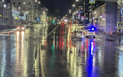 В Кирове неизвестный водитель сбил женщину и скрылся
