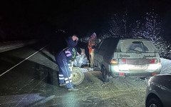 Сотрудники госавтоинспекции спасли автолюбителя