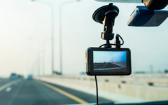 Правда ли, что водителей будут штрафовать за видеорегистраторы на лобовом стекле?