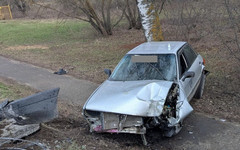 В Нововятске водитель «Ауди» врезался в опору ЛЭП