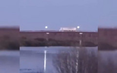 В администрации Советска объяснили, как грузовик оказался на пешеходном мосту
