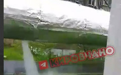 В Кирове на улице Горького прорвало трубу. Происшествие устранили