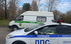 В Кирове у должников прямо на дороге арестовали машины