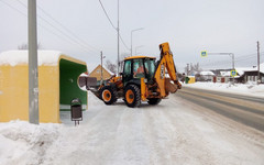 За сутки в Кировской области очистили и обработали более 1000 км дорог