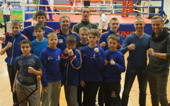 Кировские кикбоксёры удостоились пяти наград на окружных соревнованиях