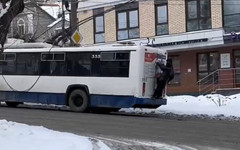 В Кирове зацеперы прокатились на троллейбусе