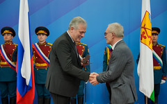 Худрук Кировского драмтеатра получил памятную медаль «Победа»