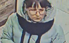 В Кирове полиция разыскивает женщину, укравшую золотые украшения на 100 тысяч