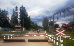 Железнодорожный переезд в Радужном закроют на ночь