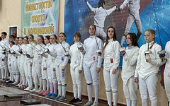 В Киров на соревнования по фехтованию приехали спортсмены из девяти регионов России