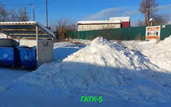 В Кирове на тепловые камеры сваливают снег