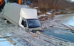 В Подосиновском районе «Газель» провалилась под лёд