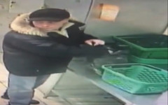 Кировская полиция ищет мужчину, укравшего кошелёк в супермаркете