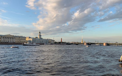 Редкое июльское наводнение в Петербурге: уровень воды близок к рекордному