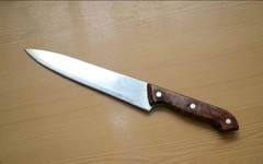 В Кирово-Чепецке пьяный сосед гонялся по квартире за женщинами с ножом