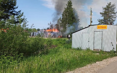 В одном из садовых товариществ Кирова произошёл пожар из-за короткого замыкания в холодильнике